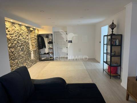 Moradia t3 remodelada em são tiago dos velhos