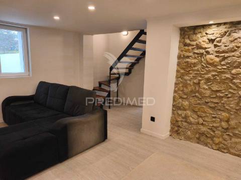 Moradia t3 remodelada em são tiago dos velhos