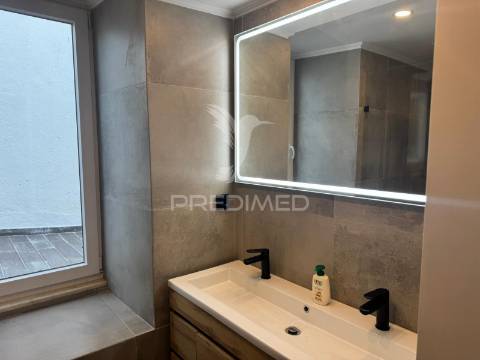 Moradia t3 remodelada em são tiago dos velhos