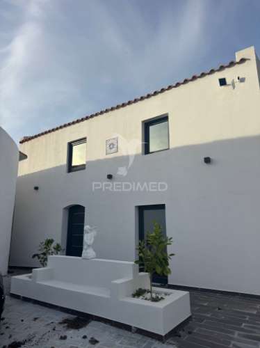 Moradia t3 remodelada em são tiago dos velhos