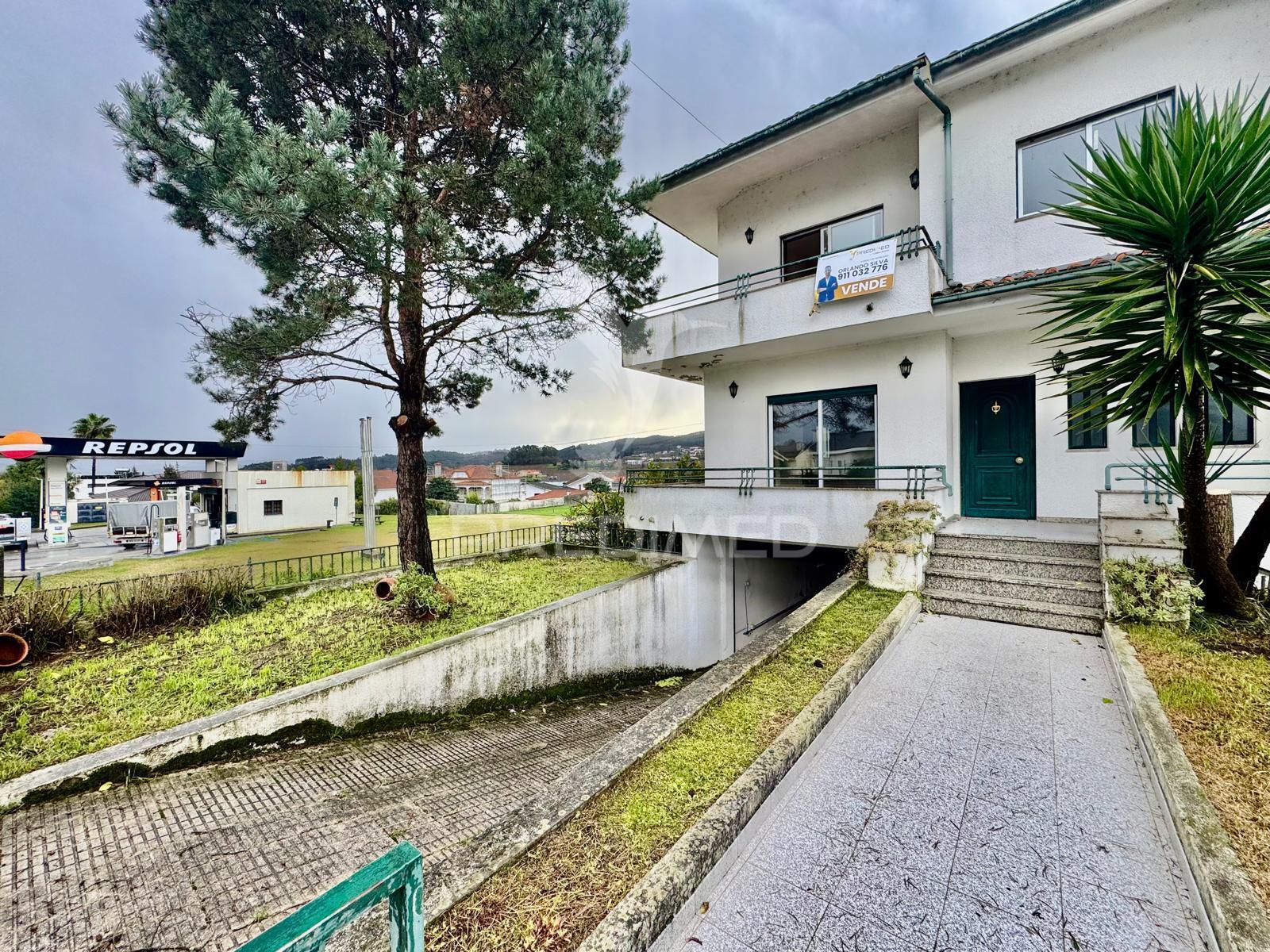 Moradia t3+1 de gaveto - são martinho sande  guimarães