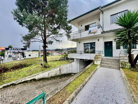 Moradia t3+1 de gaveto - são martinho sande  guimarães