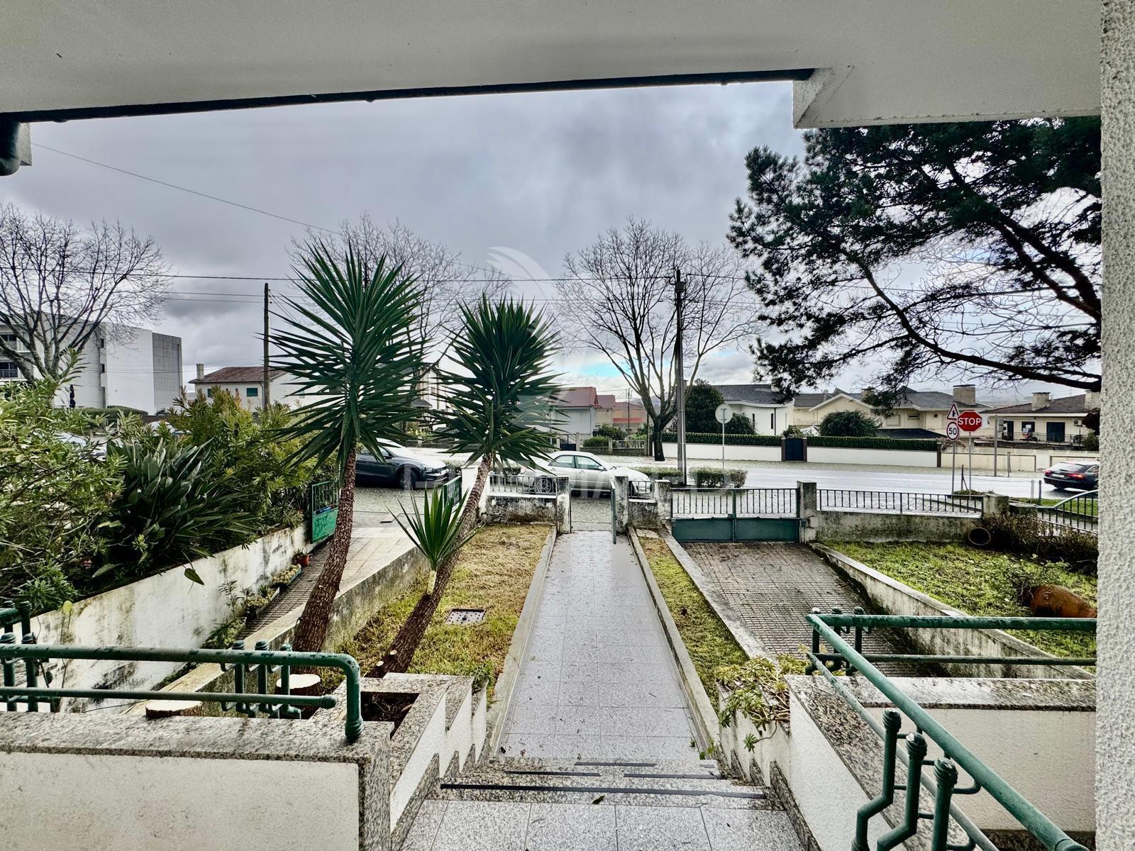 Moradia t3+1 de gaveto - são martinho sande  guimarães