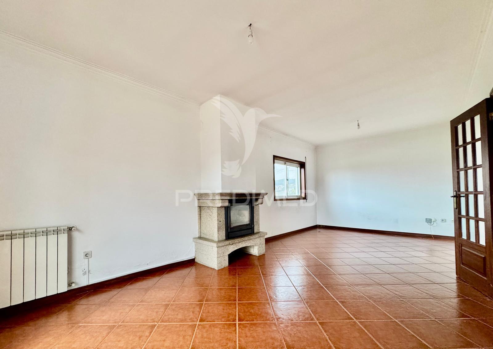 Moradia t3+1 de gaveto - são martinho sande  guimarães