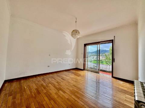 Moradia t3+1 de gaveto - são martinho sande  guimarães