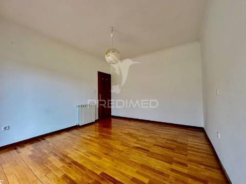 Moradia t3+1 de gaveto - são martinho sande  guimarães