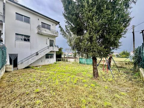 Moradia t3+1 de gaveto - são martinho sande  guimarães