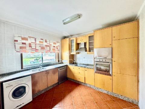 Moradia t3+1 de gaveto - são martinho sande  guimarães