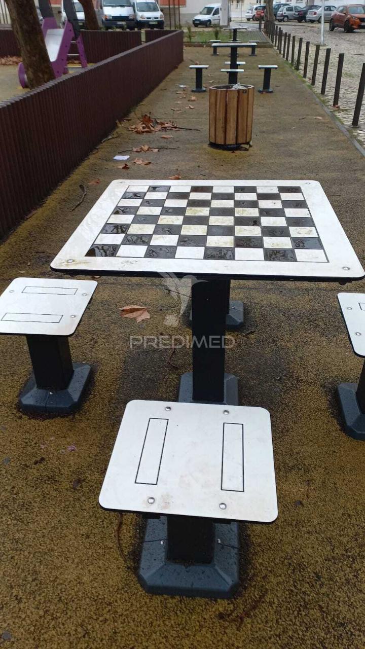 T2 remodelado no bairro da torre, cascais, com excelente localização