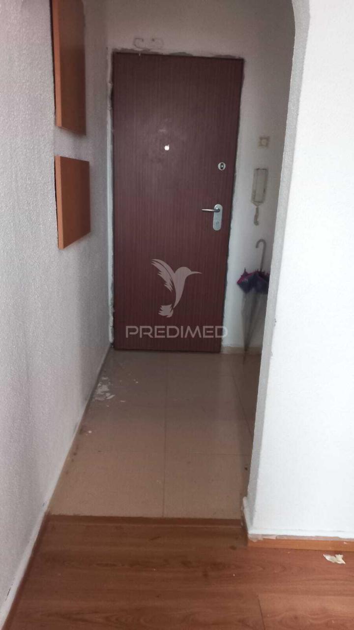 T2 remodelado no bairro da torre, cascais, com excelente localização