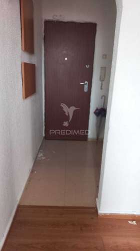 T2 remodelado no bairro da torre, cascais, com excelente localização