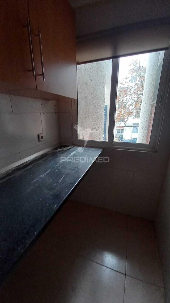 T2 remodelado no bairro da torre, cascais, com excelente localização