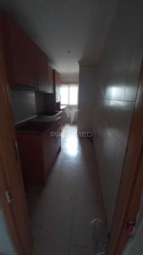 T2 remodelado no bairro da torre, cascais, com excelente localização