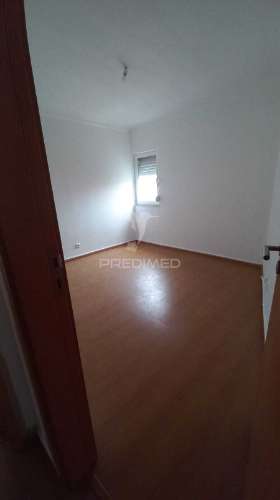 T2 remodelado no bairro da torre, cascais, com excelente localização