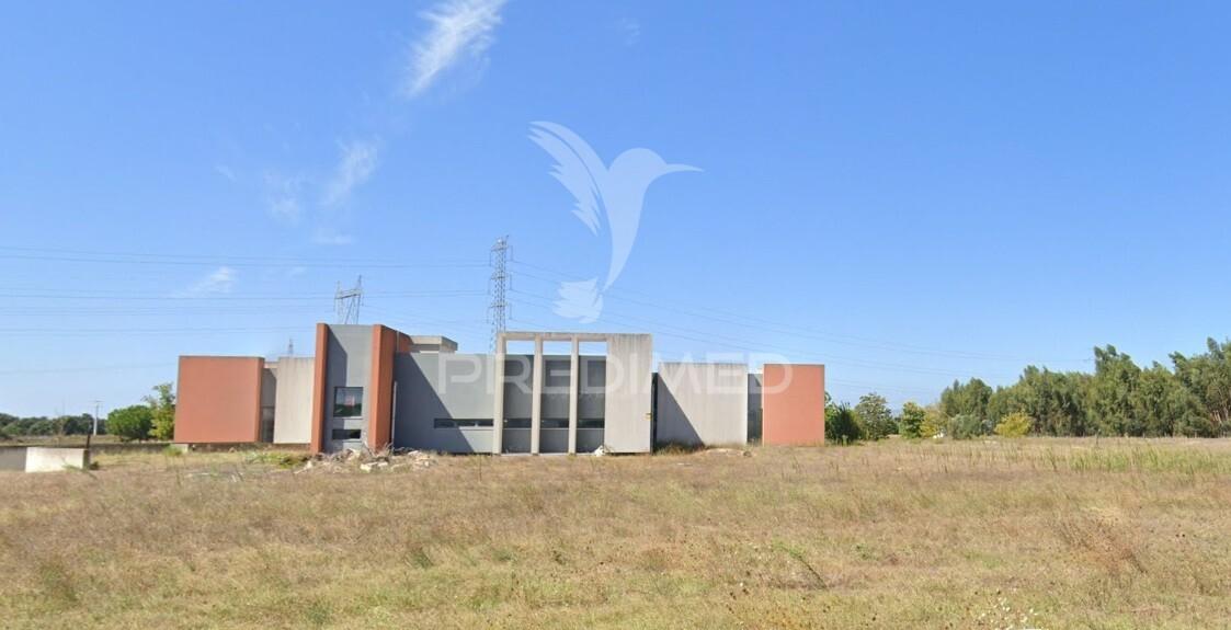 Terreno com edifício em porto alto – benavente