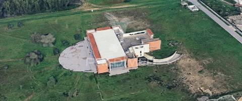 Terreno com edifício em porto alto – benavente