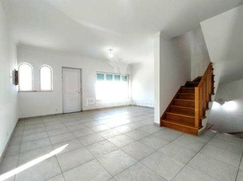 Moradia t3+1 | remodelada | ericeira