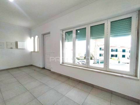 Moradia t3+1 | remodelada | ericeira