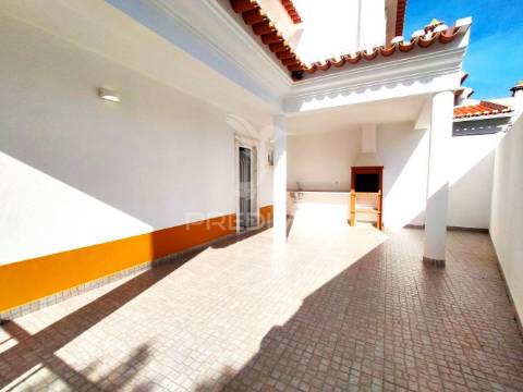 Moradia t3+1 | remodelada | ericeira