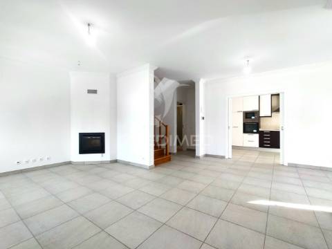 Moradia t3+1 | remodelada | ericeira