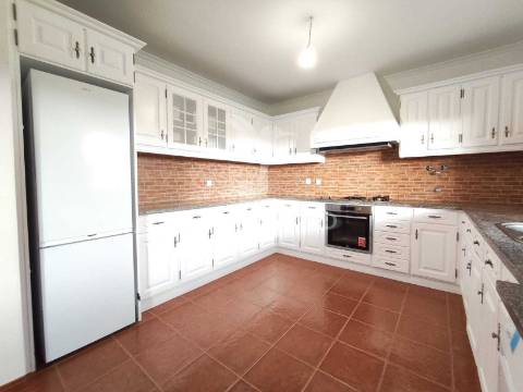 Moradia com piscina e jardim, glória do ribatejo, salvaterra de magos.