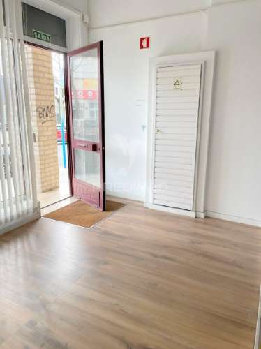 Arrenda-se loja 70 m2 / matosinhos sul