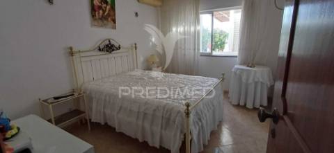 Moradia à venda na mexilhoeira da carregação