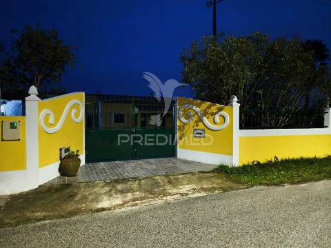 Moradia v3+2 c/ piscina e grande espaço exterior