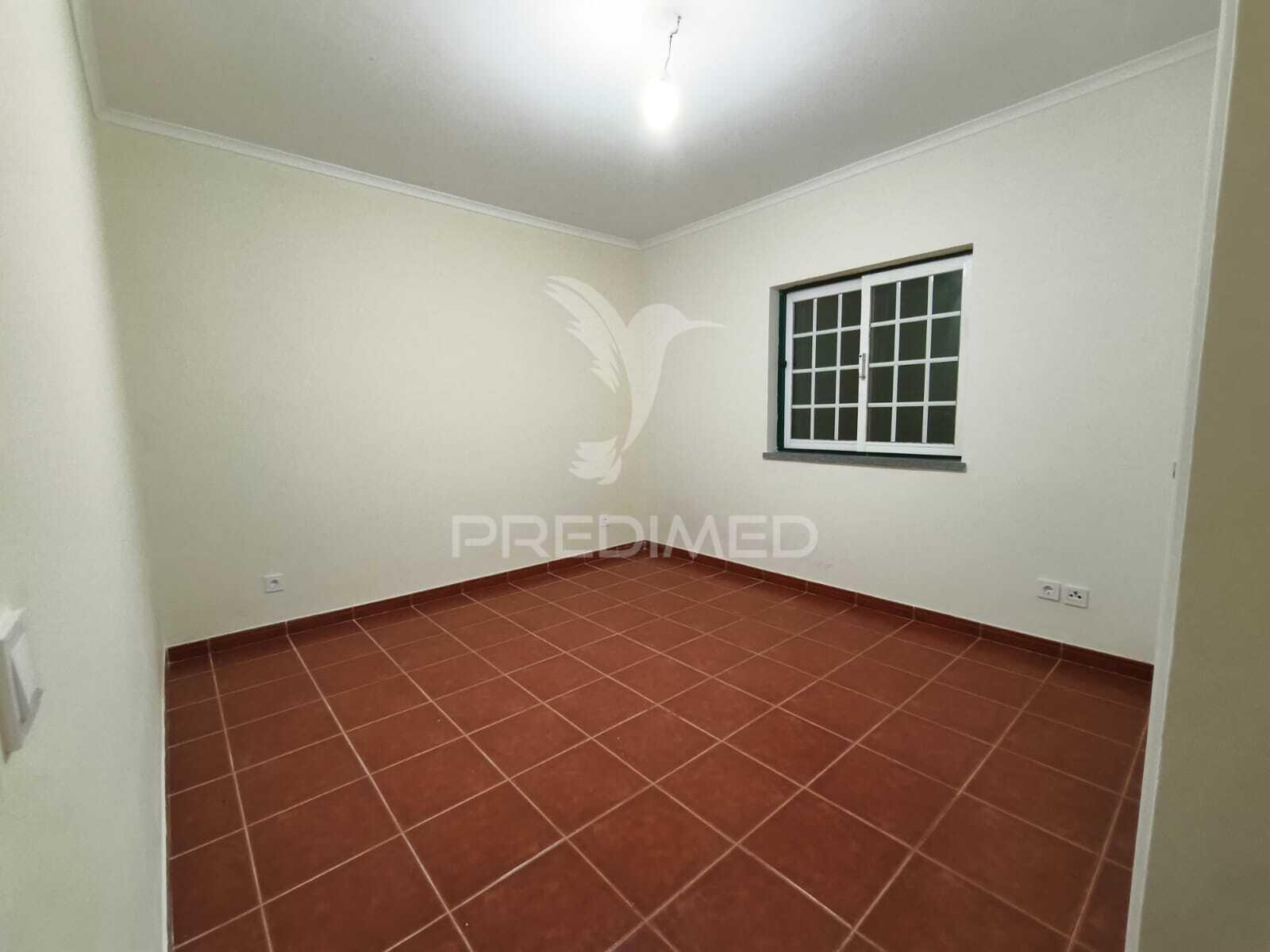 Moradia v3+2 c/ piscina e grande espaço exterior