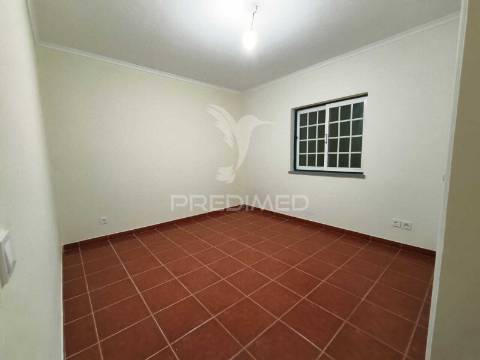 Moradia v3+2 c/ piscina e grande espaço exterior