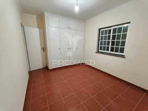 Moradia v3+2 c/ piscina e grande espaço exterior