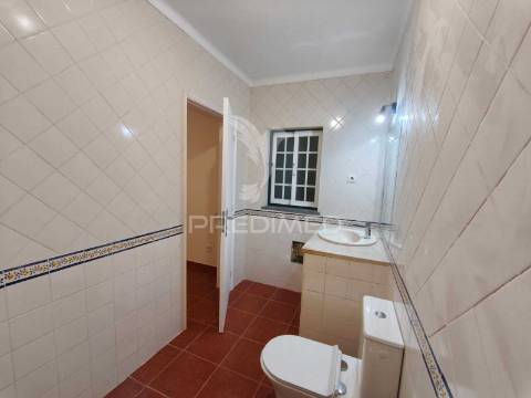 Moradia v3+2 c/ piscina e grande espaço exterior