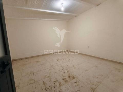 Moradia v3+2 c/ piscina e grande espaço exterior