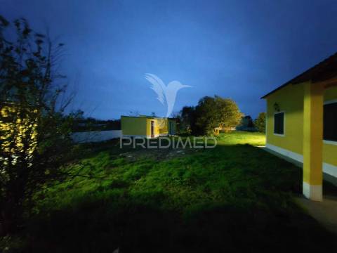 Moradia v3+2 c/ piscina e grande espaço exterior