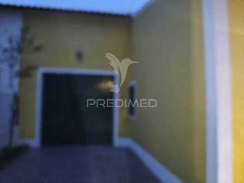 Moradia v3+2 c/ piscina e grande espaço exterior