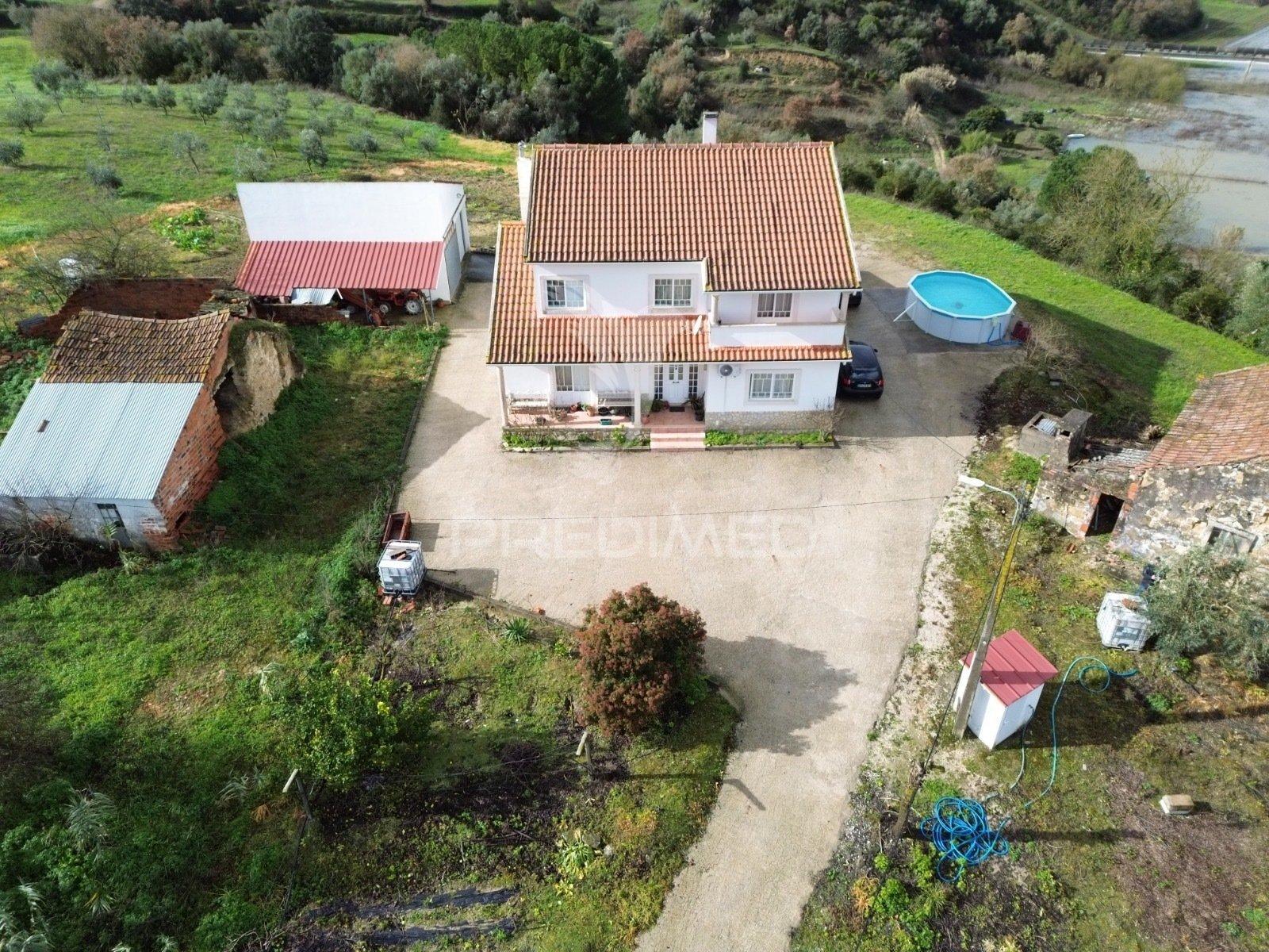 Moradia t5 com piscina em são vicente do paul – santarém