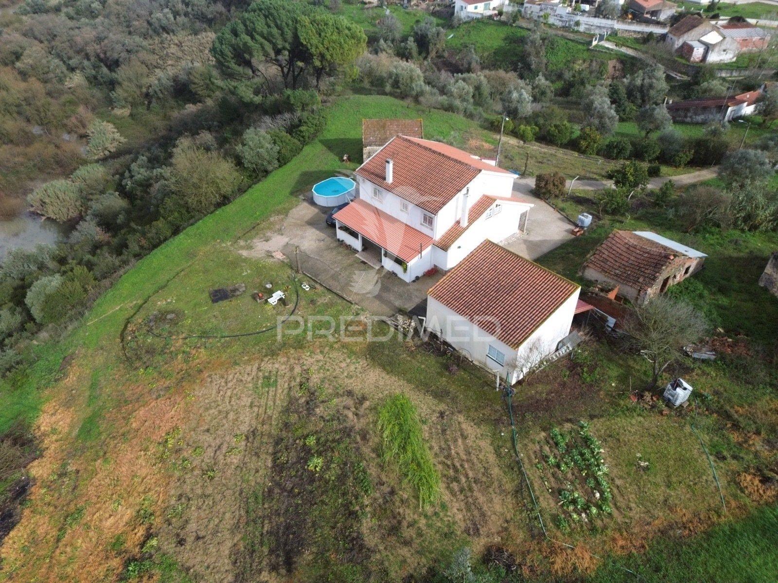 Moradia t5 com piscina em são vicente do paul – santarém