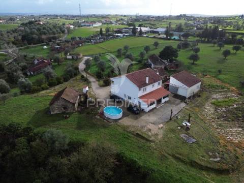 Moradia t5 com piscina em são vicente do paul – santarém