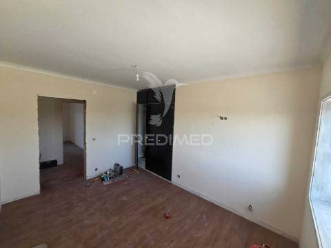 T2 recuado em vilar de andorinho – renovação total com terraços