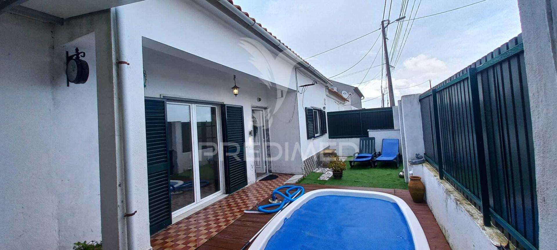 Moradia t2 convertido em t1 com garagem na carregueira-pinhal novo