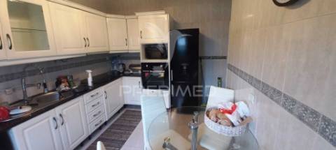 Moradia t2 convertido em t1 com garagem na carregueira-pinhal novo