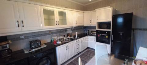 Moradia t2 convertido em t1 com garagem na carregueira-pinhal novo