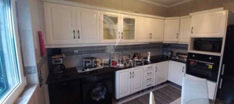 Moradia t2 convertido em t1 com garagem na carregueira-pinhal novo