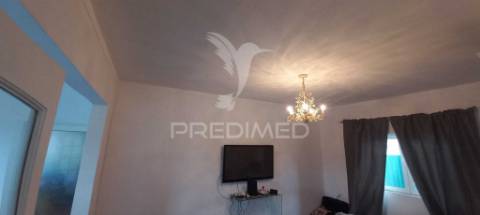 Moradia t2 convertido em t1 com garagem na carregueira-pinhal novo