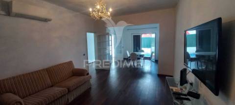 Moradia t2 convertido em t1 com garagem na carregueira-pinhal novo