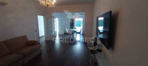 Moradia t2 convertido em t1 com garagem na carregueira-pinhal novo