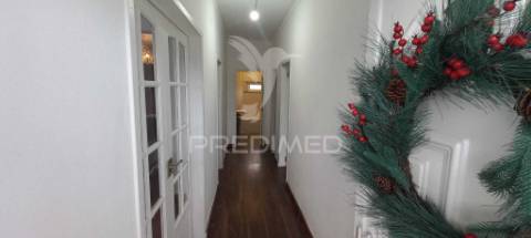 Moradia t2 convertido em t1 com garagem na carregueira-pinhal novo