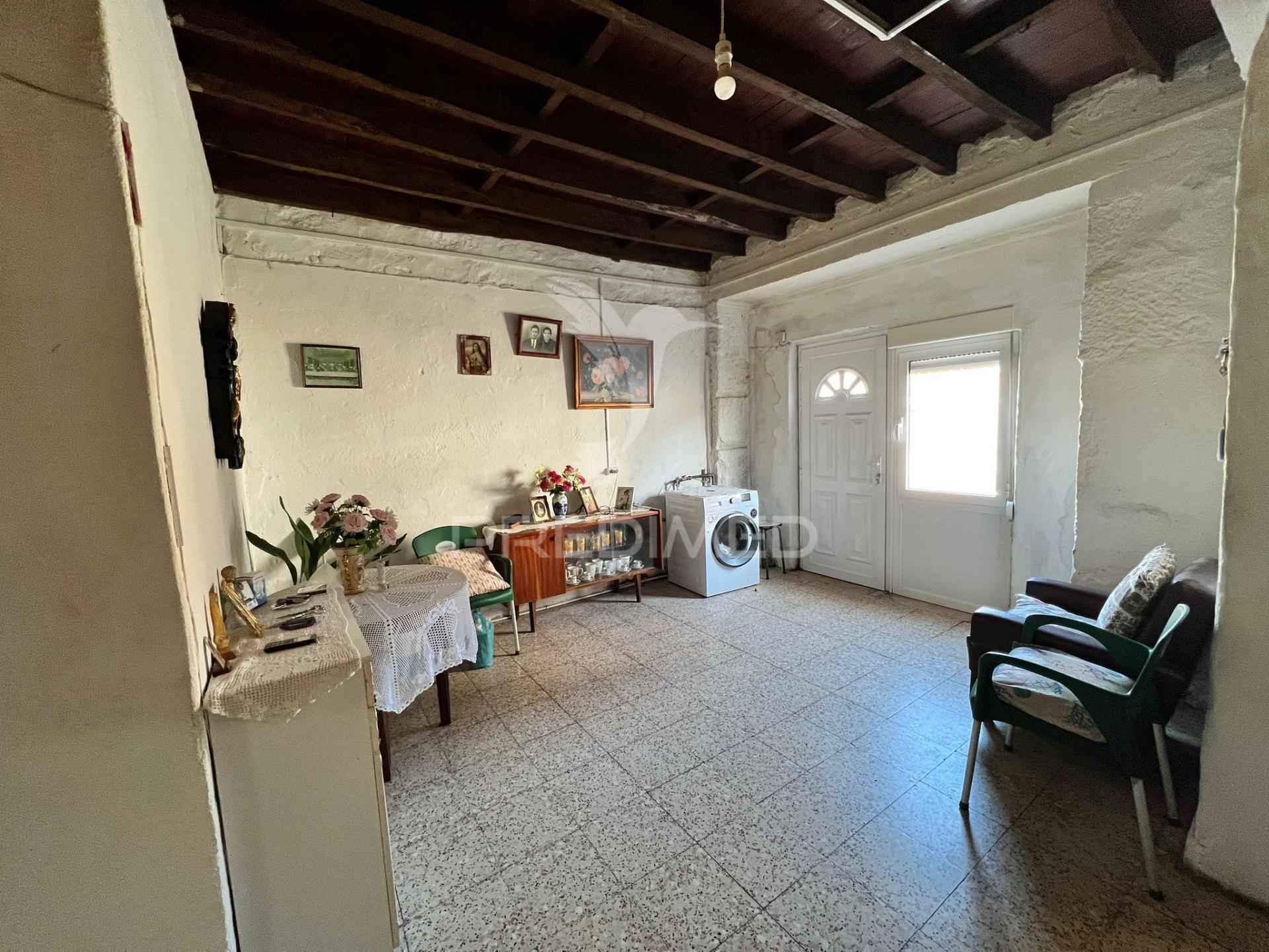 Moradia t4 em chãs , v.n. foz coa