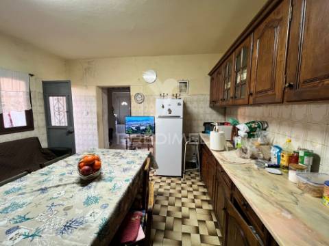 Moradia t4 em chãs , v.n. foz coa