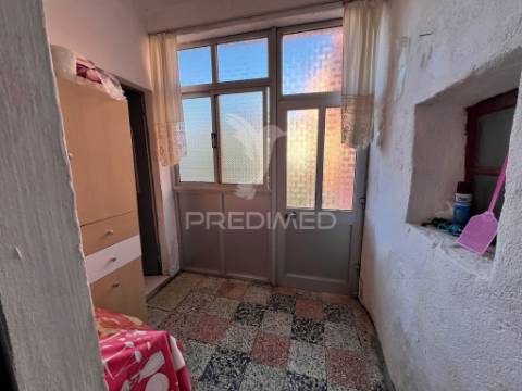 Moradia t4 em chãs , v.n. foz coa